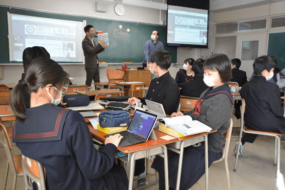 富士高校・付属中学校の授業風景