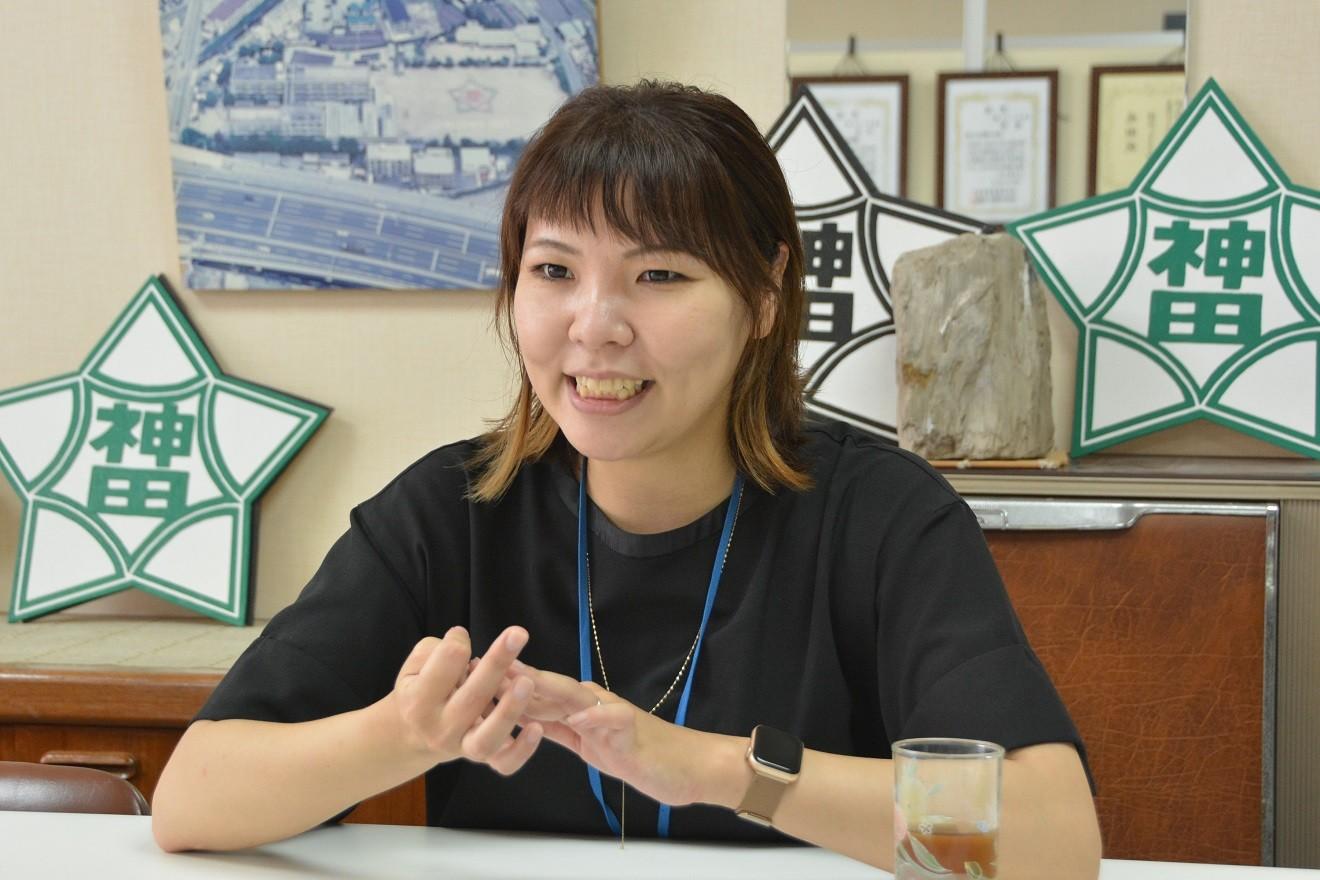 インタビューに応じる樋口綾香さん