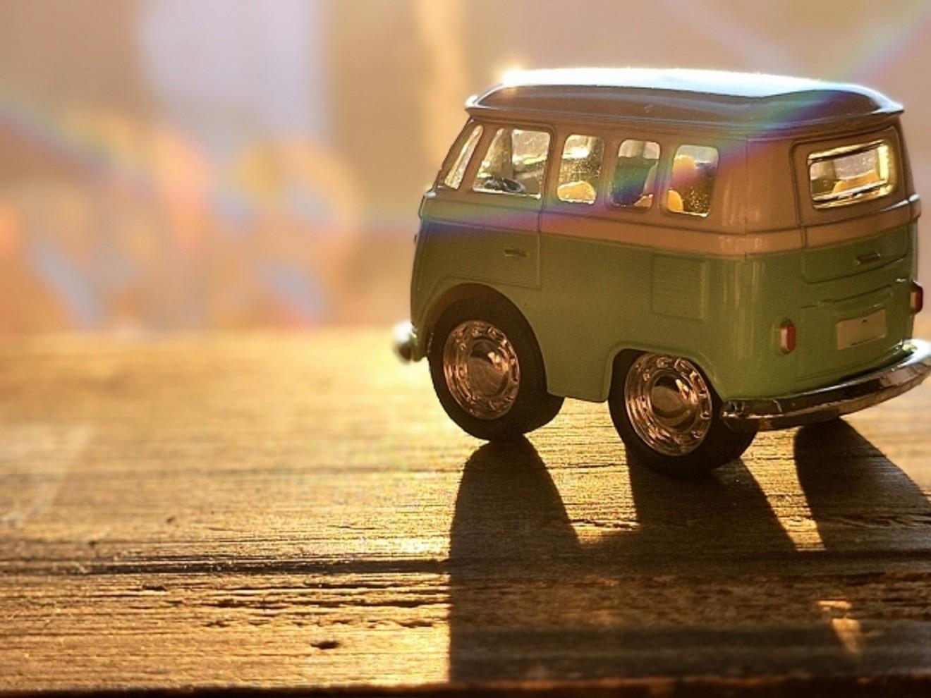 車のおもちゃのイメージ