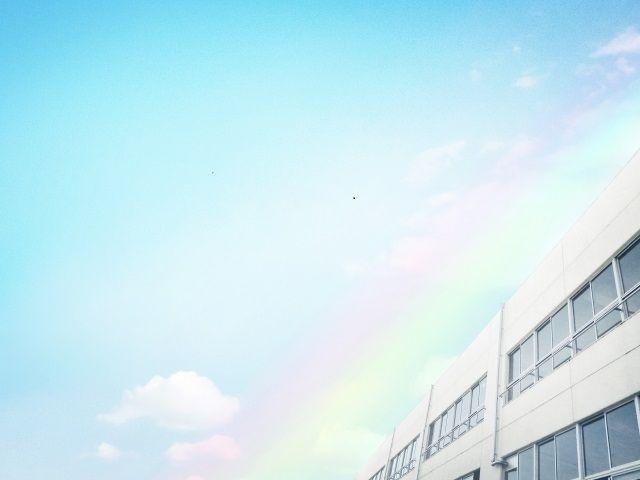 230608 学校と虹25962758_s