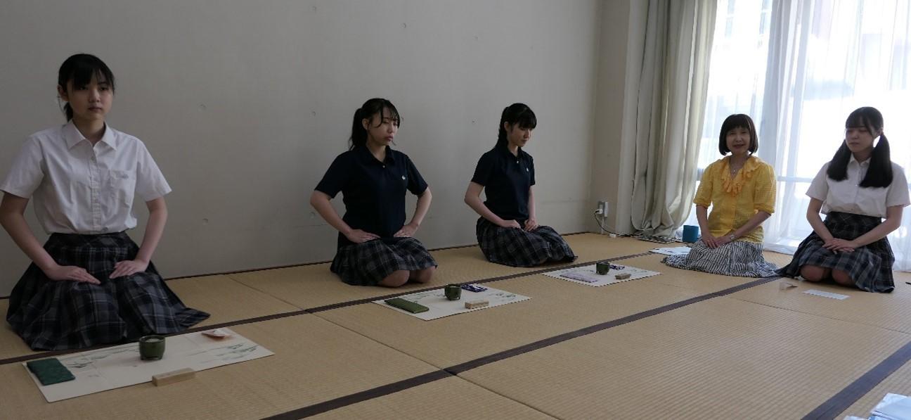 香道部。一礼して終了。