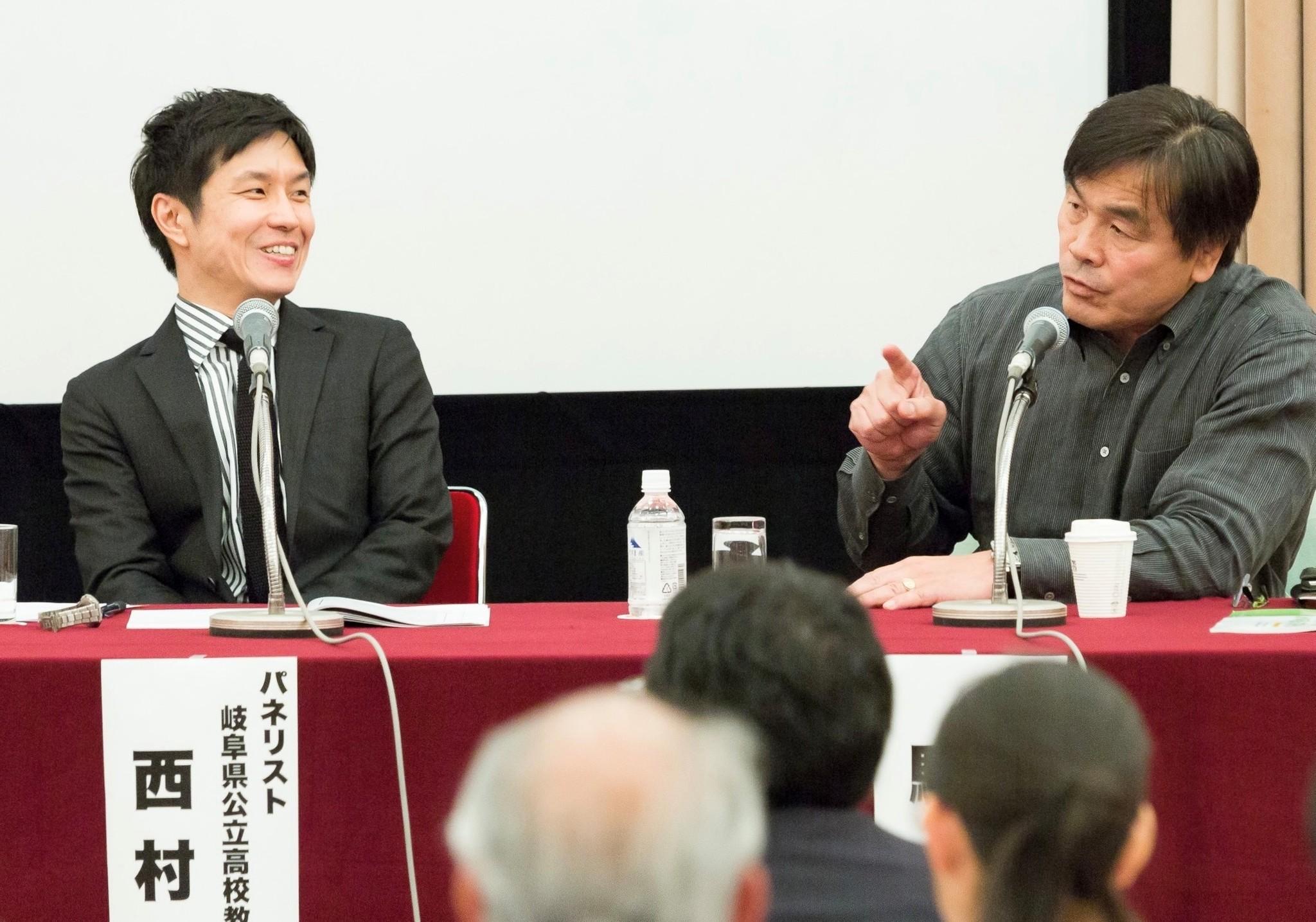   働き方改革に関するイベントに登壇する筆者（左）と馳浩元文科大臣
